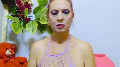 hot queen online show from July 19, 2026, 7:23 am