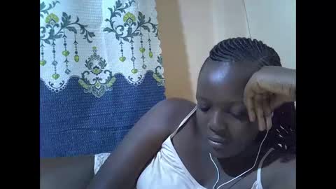 RAYLAH online show from January 13, 2026, 5:46 am