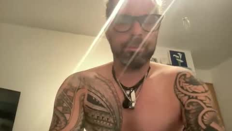 letmedoo2 online show from September 28, 2025, 8:03 pm