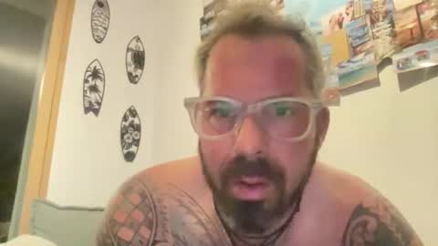 letmedoo2 online show from October 15, 2025, 5:35 pm