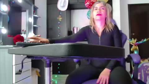 hot sexy bunny online show from December 18, 2025, 2:12 pm