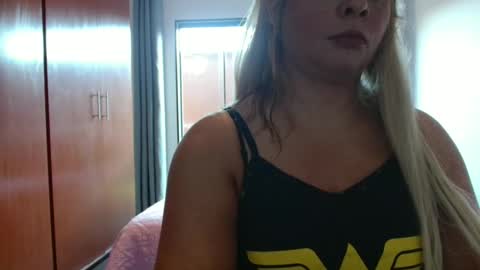 Snapshot of hot_wiffe chatting on November 6, 2025, 10:16 am couple without tabus online show from November 6, 2025, 10:16 am