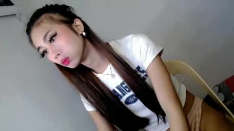 hotasian2345 online show from February 8, 2026, 12:25 am