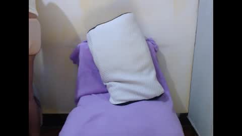 hotasianyue69 online show from April 2, 2026, 3:42 pm