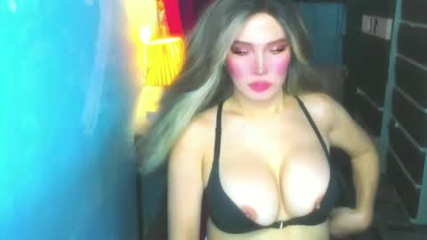 Snapshot of hotbabe_tanya chatting on May 12, 2026, 3:03 am T A N Y A online show from May 12, 2026, 3:03 am