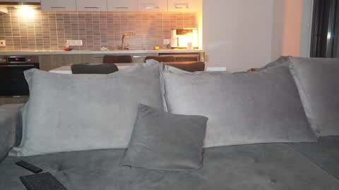 Bella online show from November 25, 2025, 4:40 pm