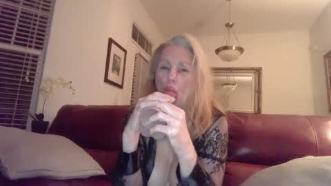 hotblondemilf1962 online show from January 28, 2025, 10:45 am