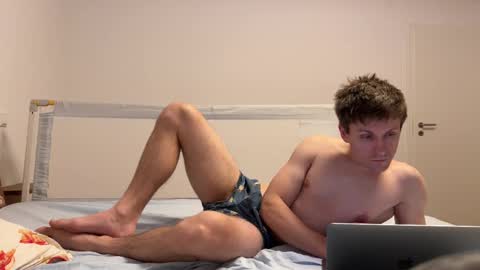 hotboyfeet92 online show from February 20, 2025, 9:42 pm