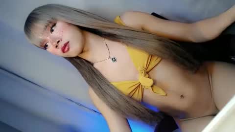 hotchescacummer online show from January 12, 2026, 1:38 pm