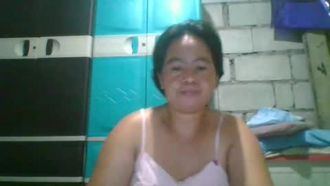 hotchicks4uxx online show from February 15, 2026, 1:31 pm