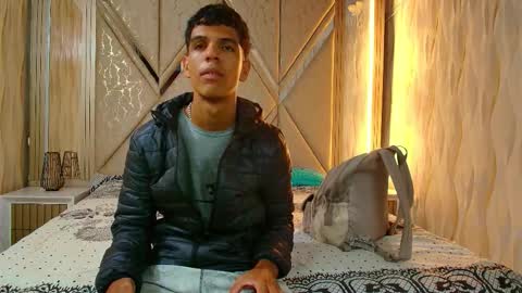 hotcouple_222 online show from December 17, 2025, 7:14 am