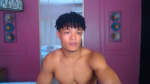 Snapshot of hotcrew_ chatting on May 28, 2026, 7:33 pm Hussain aaron and Ekko online show from May 28, 2026, 7:33 pm
