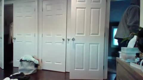 hotdog1124 online show from February 5, 2026, 12:21 pm