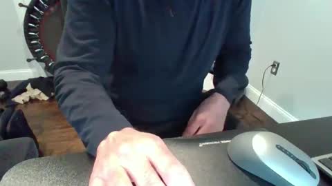 hotdog1124 online show from April 6, 2026, 2:18 pm