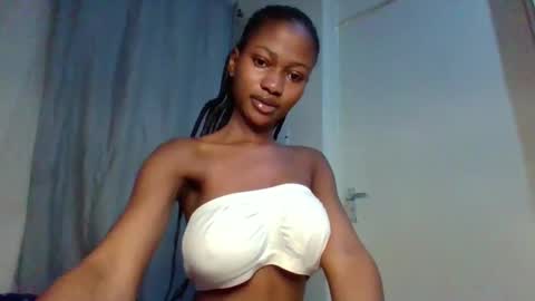 hotfalling706077 online show from December 7, 2024, 11:56 pm