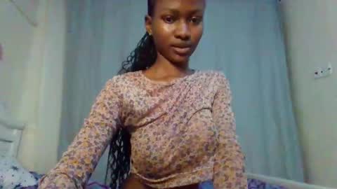 hotfalling706077 online show from December 26, 2024, 7:16 pm