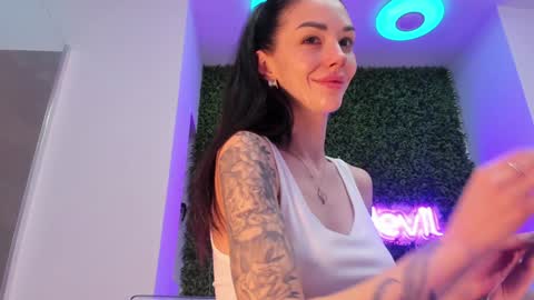 hotfallingdevil online show from January 12, 2026, 5:23 am