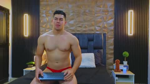 Snapshot of hotfuckers4uu chatting on January 31, 2025, 8:33 pm felipe marcello online show from January 31, 2025, 8:33 pm