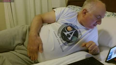 Hot Happy Ray online show from April 18, 2026, 1:09 am