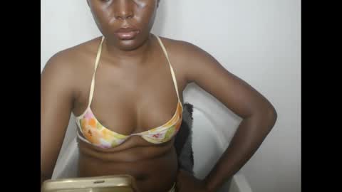 hotjessie0 online show from January 22, 2025, 1:32 pm