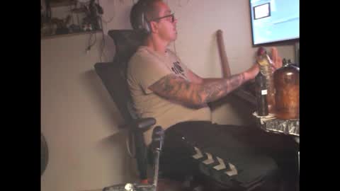 Snapshot of hotkinkytat chatting on April 1, 2026, 12:33 am hotkinkytat online show from April 1, 2026, 12:33 am