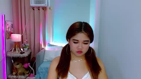 Layla online show from December 7, 2024, 2:02 pm