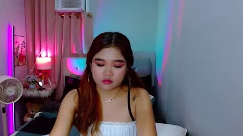 Layla online show from December 14, 2024, 10:24 am