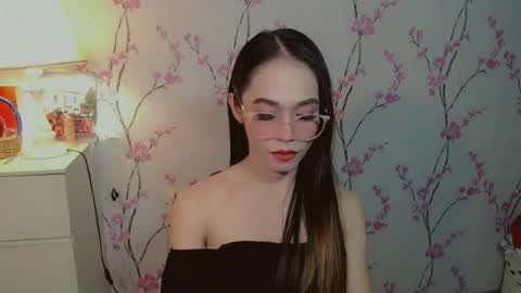 XANDRA online show from October 17, 2025, 9:12 am