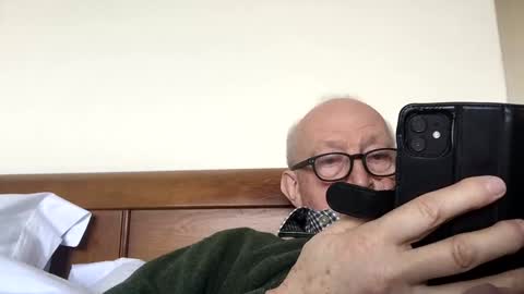 hotmuff99 online show from February 26, 2025, 4:24 pm