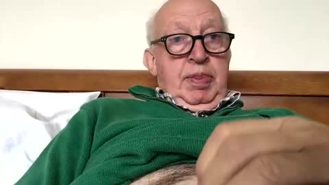 hotmuff99 online show from October 16, 2025, 2:51 pm