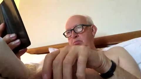 hotmuff99 online show from October 17, 2025, 8:06 am