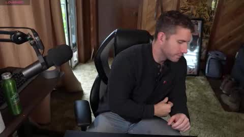 hotmuscles6t9 online show from October 28, 2025, 3:58 pm