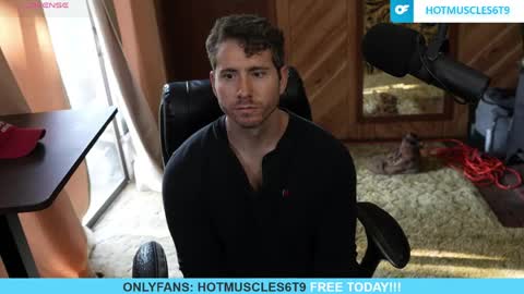 Snapshot of hotmuscles6t9 chatting on June 3, 2026, 1:36 pm hotmuscles6t9 online show from June 3, 2026, 1:36 pm
