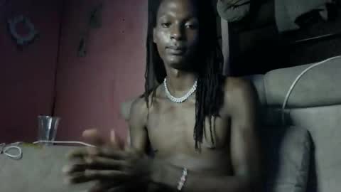 hotshadowx online show from April 17, 2026, 6:55 pm