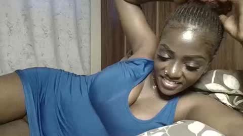 Amalia online show from November 21, 2025, 1:32 pm