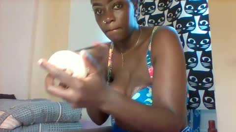 Amalia online show from December 3, 2025, 12:58 pm