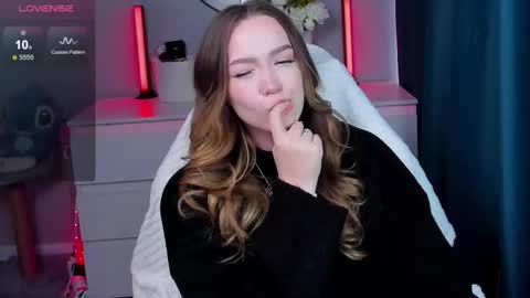 hello Im Eva online show from October 8, 2025, 7:28 am