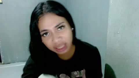 Snapshot of hottiescummerx chatting on July 5, 2026, 5:53 pm N I C A online show from July 5, 2026, 5:53 pm