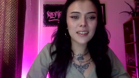 Snapshot of hottietat4u chatting on February 17, 2025, 4:48 pm Tat online show from February 17, 2025, 4:48 pm