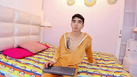 hottiie_guy online show from October 10, 2025, 6:07 pm