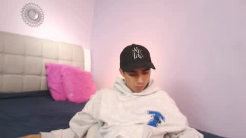 hottiie_guy online show from November 4, 2025, 6:07 pm