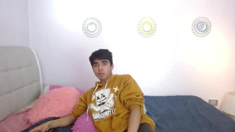 hottiie_guy online show from November 25, 2025, 6:41 pm