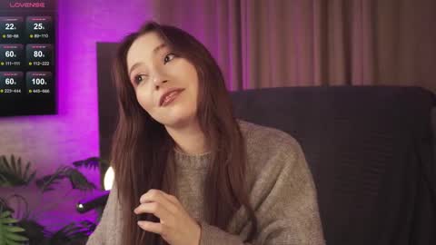 hottpeachh online show from December 2, 2025, 4:35 pm