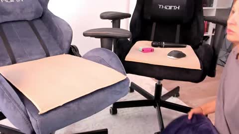 Nessie and Jessie online show from October 25, 2025, 10:45 am