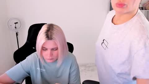 Nessie and Jessie online show from November 8, 2025, 10:59 am