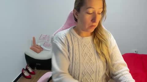 hottychrystal online show from November 28, 2025, 1:08 am