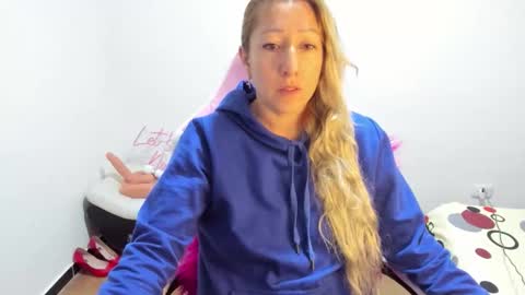 hottychrystal online show from December 1, 2025, 10:31 am