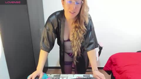 hottychrystal online show from May 27, 2026, 1:19 pm