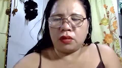 hottycrissy4u online show from May 25, 2026, 12:33 pm
