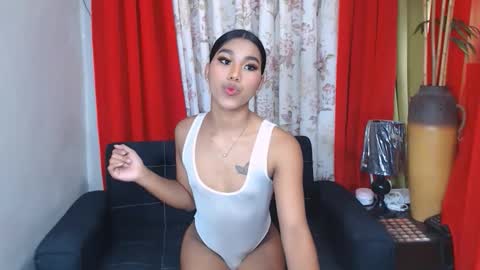 Pretty Maxine online show from September 22, 2025, 4:42 pm